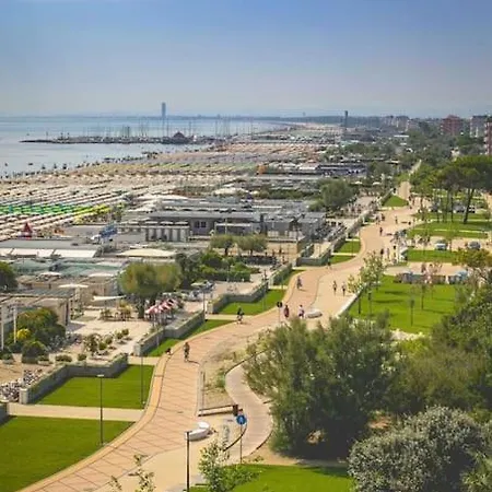 A 2 Passi Dal Mare Con Free Parking E Wi-fi