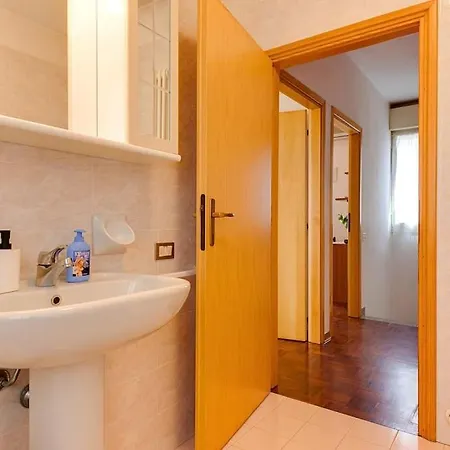 A 2 Passi Dal Mare Con Free Parking E Wi-fi