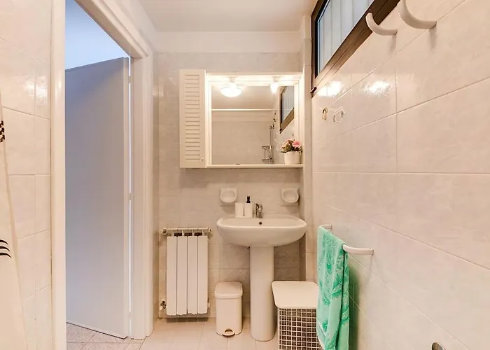 A 2 Passi Dal Mare Con Free Parking E Wi-fi