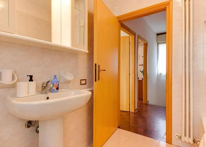 A 2 Passi Dal Mare Con Free Parking E Wi-fi